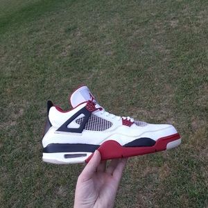 Jordan 4 fire red